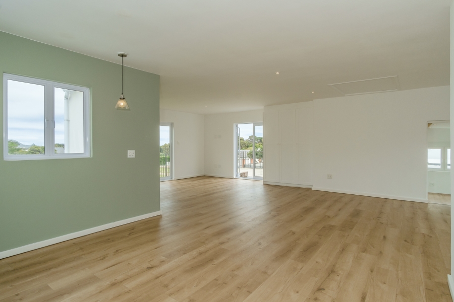 6 Bedroom Property for Sale in Meadowsteads Western Cape